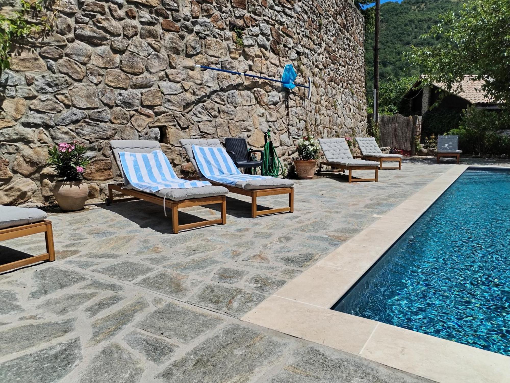 Mes Maisons Gardoises, Two Gites Sleeping 13 With Two Private Pools, Kids Room, Laundry, Disco, Free Wifi, Linen And Dog'S Are Welcome Gagnières 外观 照片